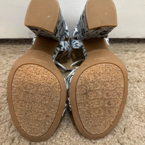 Floral heels - Picture 3 of 5